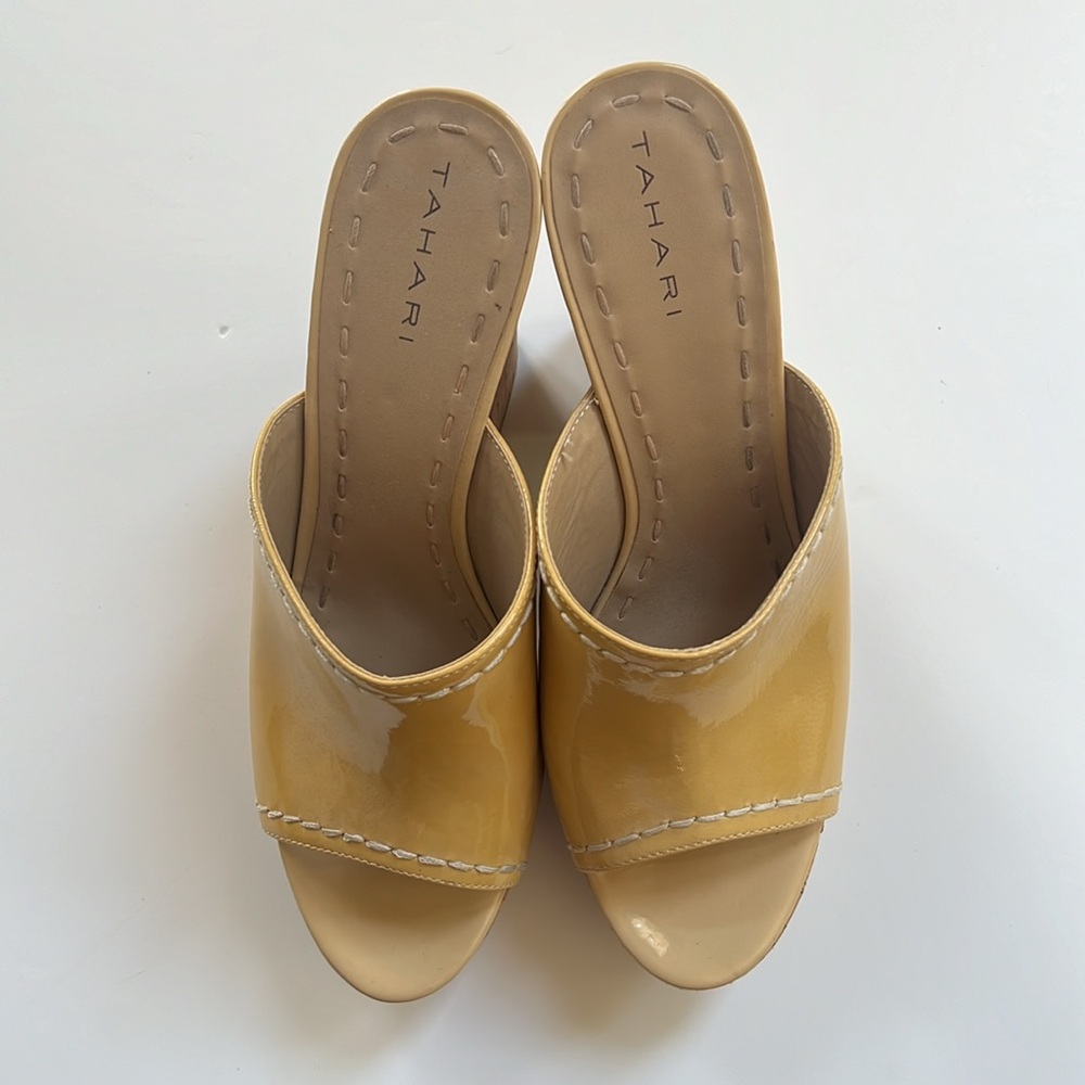 Tahari Miami Beige Patent Leather Cork Sandals 8 1/2 - Picture 2 of 6